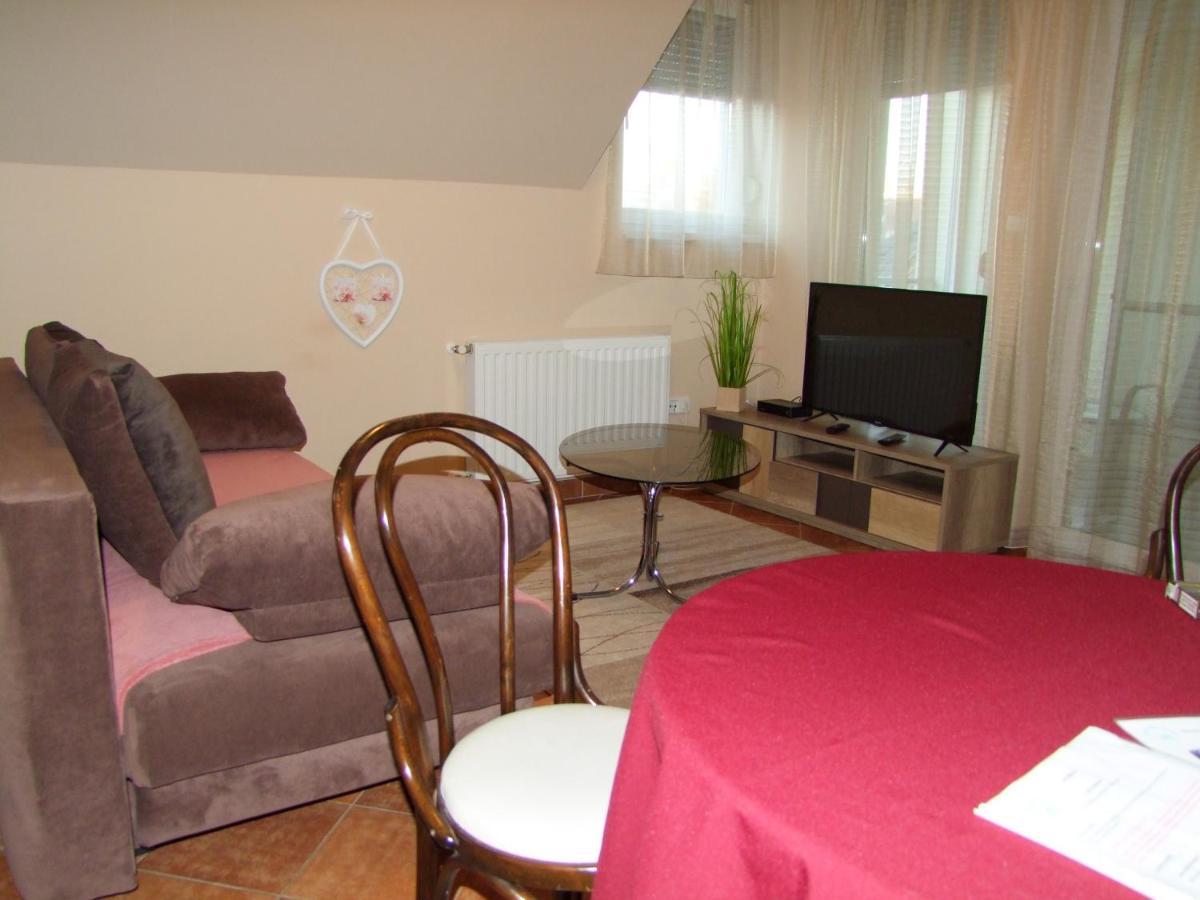 Greta Apartman Hajdúszoboszló Buitenkant foto