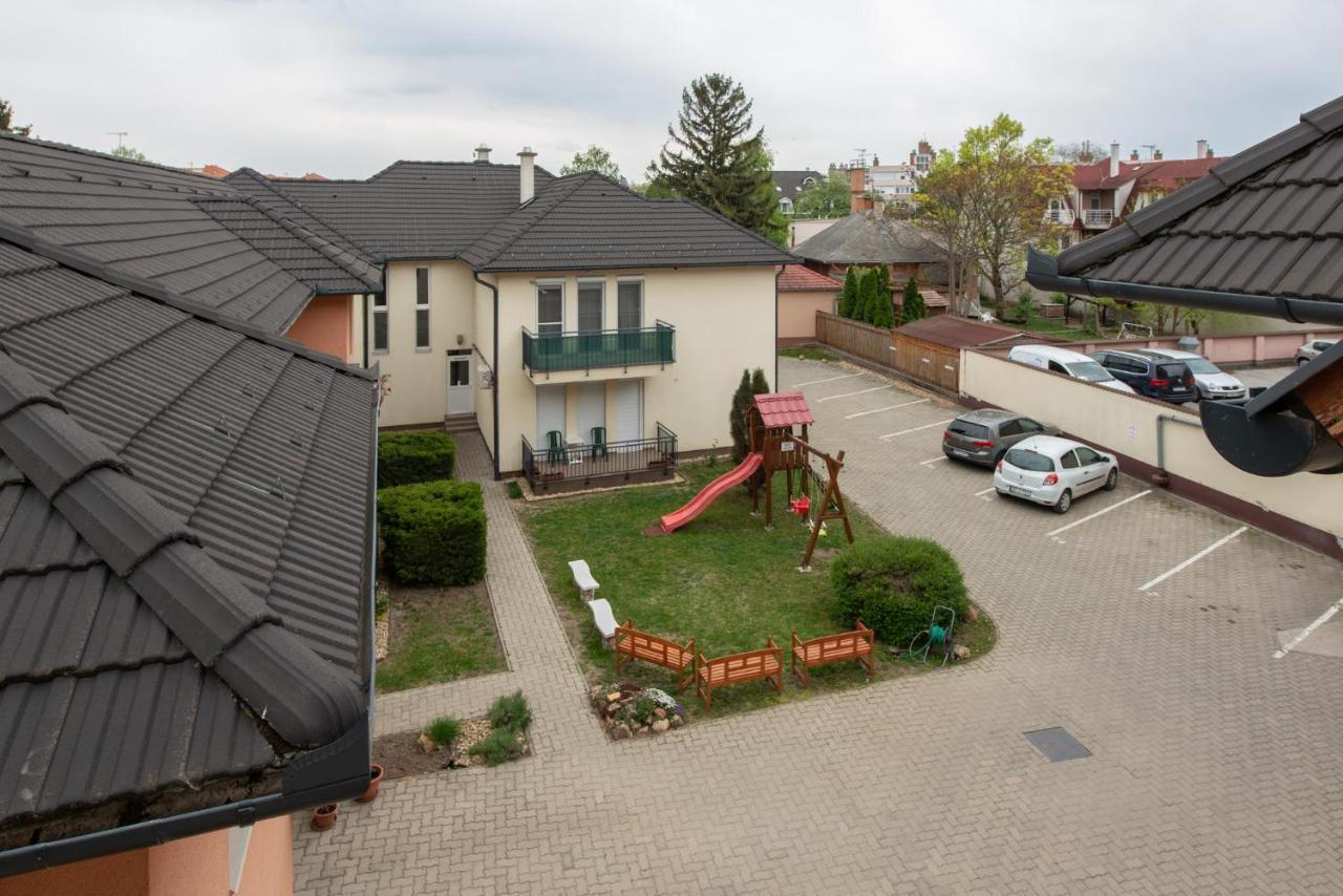 Greta Apartman Hajdúszoboszló Buitenkant foto